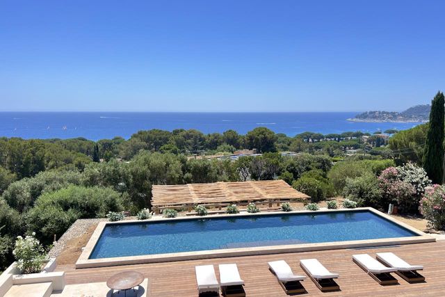 maison à vendre - 7 pièces - 370.0 m2 - CAVALAIRE SUR MER - 83 - PROVENCE-ALPES-COTE-D-AZUR - Century 21 Bianchi Transactions