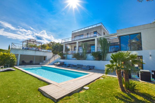 maison à vendre - 7 pièces - 220.0 m2 - CAVALAIRE SUR MER - 83 - PROVENCE-ALPES-COTE-D-AZUR - Century 21 Bianchi Transactions